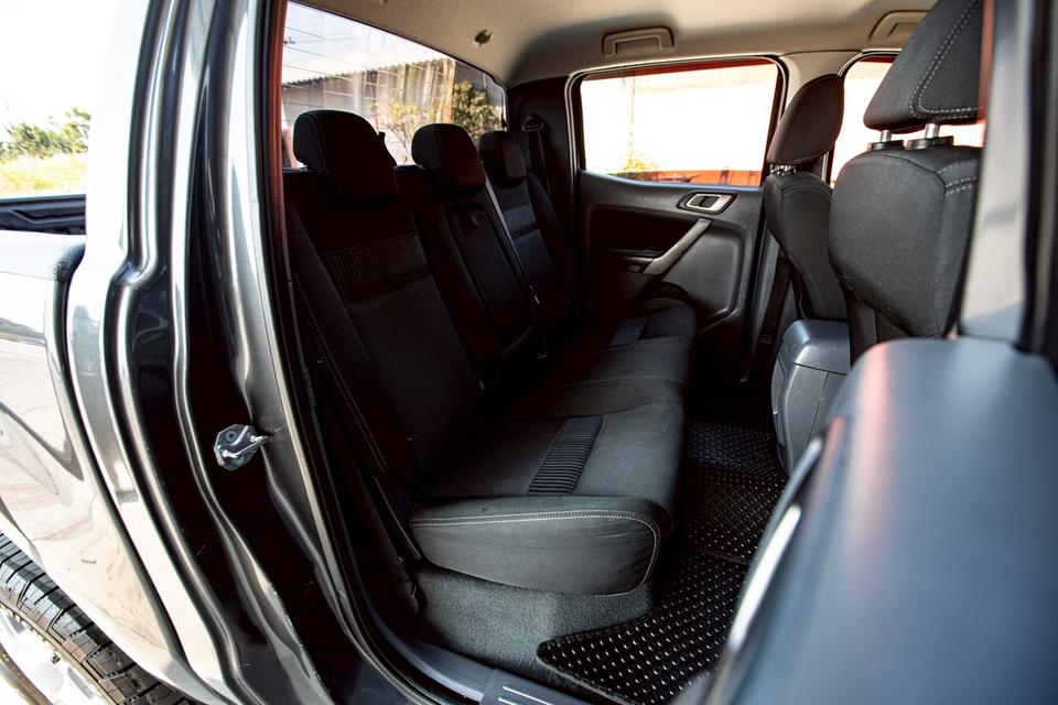 Ford Ranger 2.2 XLT Hi-Lander Double Cab เกียร์ Auto ปี 2017 สีเทา มือเดียวป้ายแดง รูปที่ 13