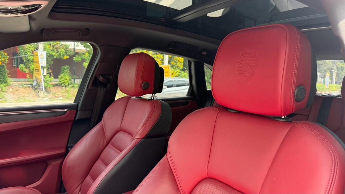 (แจ้งรหัสรถ KPV246) 2022 PORSCHE MACAN 2.0 Facelift สี crayon ภายในแดง รูปที่ 10