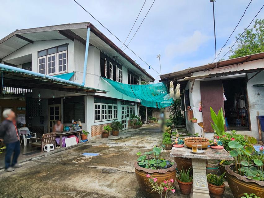 🏡 ขายด่วน❗️ที่ดินแปลงมุมติดถนนซอย พร้อมบ้านครึ่งปูนครึ่งไม้ และห้องเช่า 8 ห้อง ซอยรามอินทรา 47 7