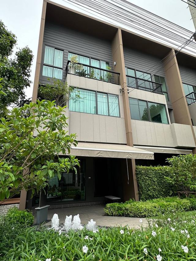 ทาวน์โฮม 3 ชั้น บ้านกลางเมือง บางนา-วงแหวน 