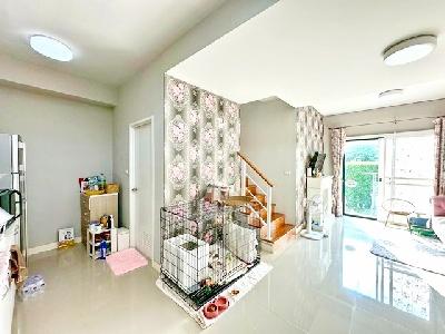 MRTคู้บอน 3.8กม.แฟชั่นไอสแลนด์ ทาวน์เฮ้าส์ 2ชั้น หลังมุม พร้อมเฟอร์ เครื่องใช้ไฟฟ้า 20ตร.วา.160ตร.ม. ตลาดน้ำพระยาสุเรนทร