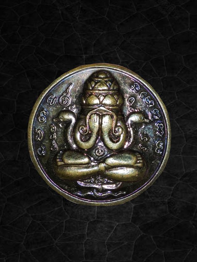 เหรียญปิดตา พังพระกาฬ เนื้อทองเเดงรมดำ ผิวรุ้ง