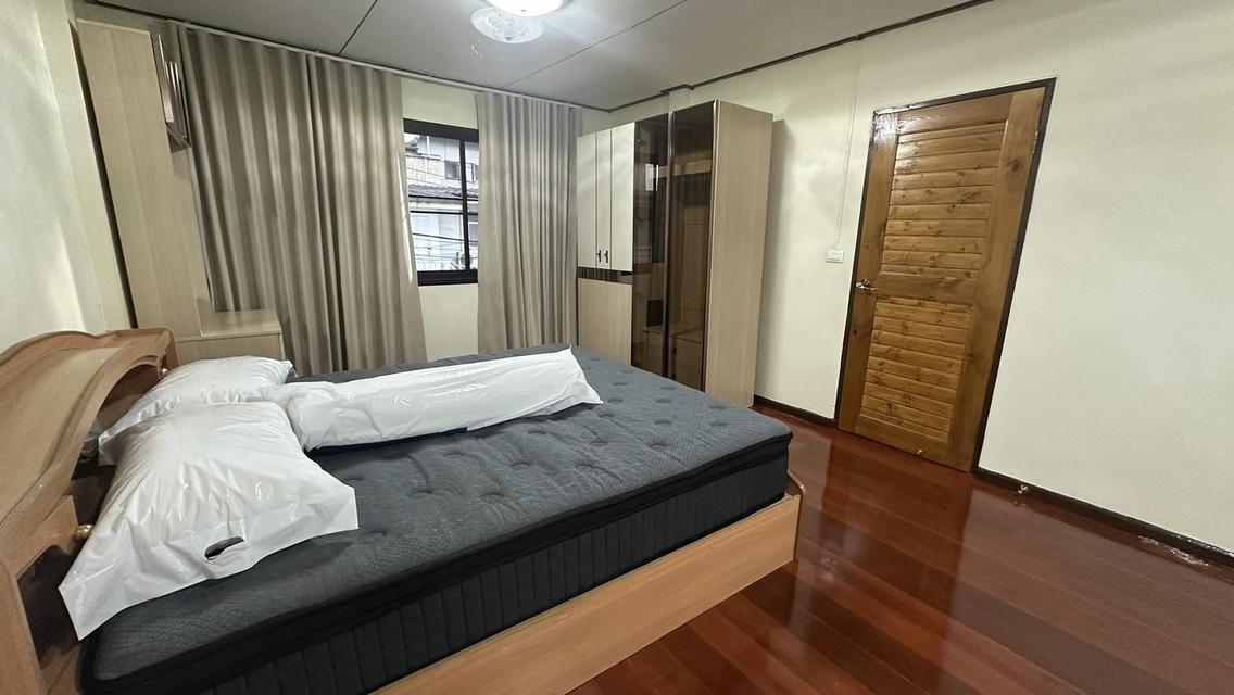 ให้เช่าด่วน! บ้านเดี่ยวห้วยขวาง (45 ตร.ว.) รีโนเวทใหม่ทั้งหลัง 3 นอน 2 น้ำ เหมาะทำ Home Office ใกล้ MRT ห้วยขวาง 4