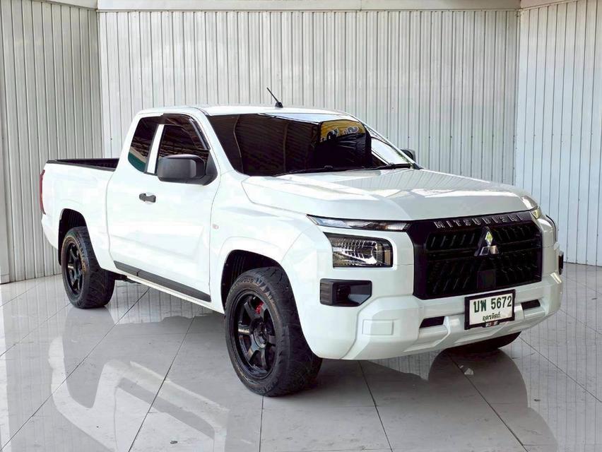 #MITSUBISHI TRITON Ext.Cab , 2.4 Active MT (AB/ABS) ปี 2025 สีขาว โฉม Ext. CAB 23-ปัจจุบัน รถVat%เลขไมล์น้อยมาก 25,xxx กม. มือเดียวป้ายแดงราคาขาย