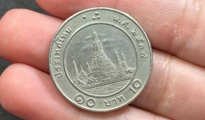 ขายครับเหรียญ10บาทสเงินสีเดียว 3