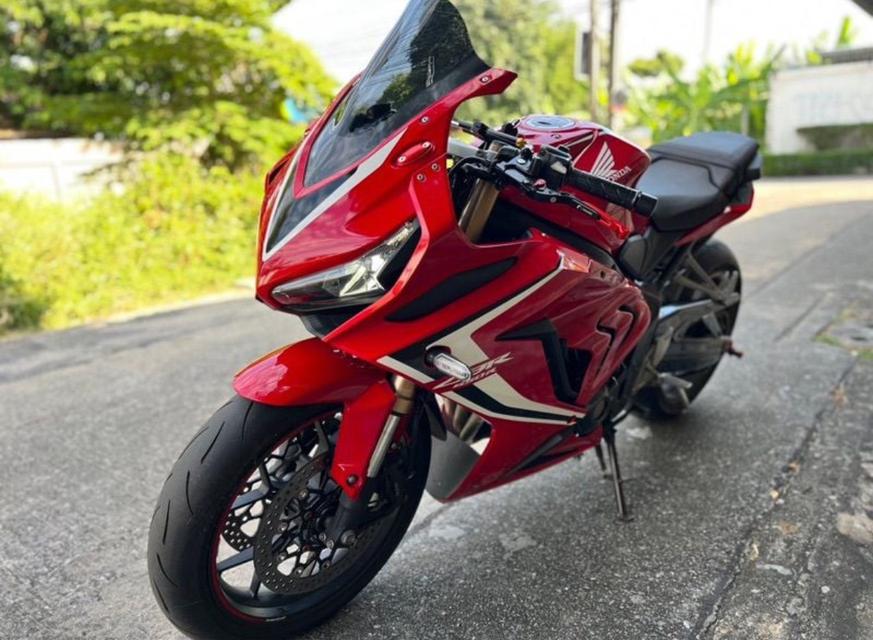 Honda CBR 650 R สีแดง 2