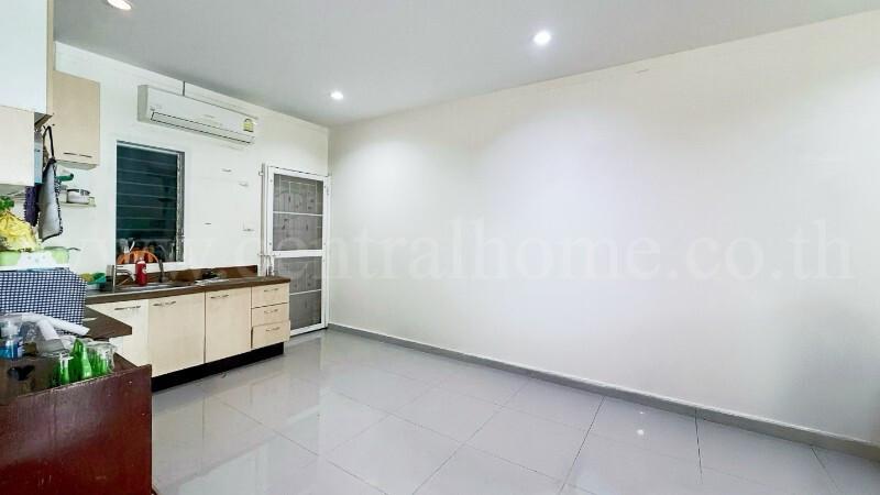 ทาวน์โฮม ไอลีฟ ทาวน์ พระราม 2 กม.14 ต่อเติมครบ สภาพดี พร้อมอยู่ 5