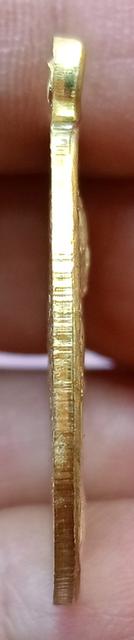 เหรียญรุ่นแรกหลวงพ่อกวยวัดโฆษิตารามเนื้อทองฝาบาตรปี2504 3