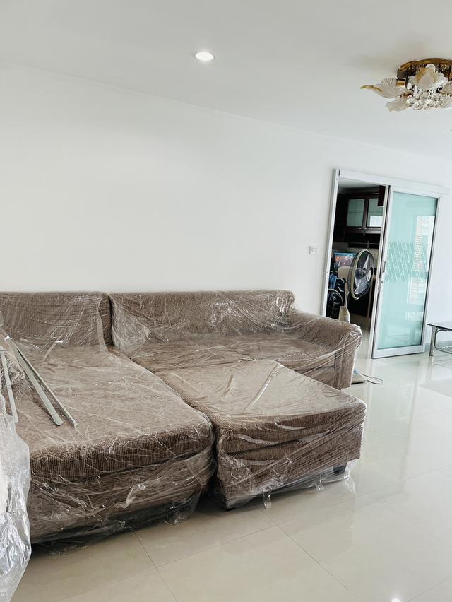 ขายคอนโดรีเจ้นท์โฮมเฟส 8 ชั้น 5 ห้องมุม วิวสระว่ายน้ำ ใกล้รถไฟฟ้าสถานีสายหยุด ทำเลดี เดินทางสะดวก    3