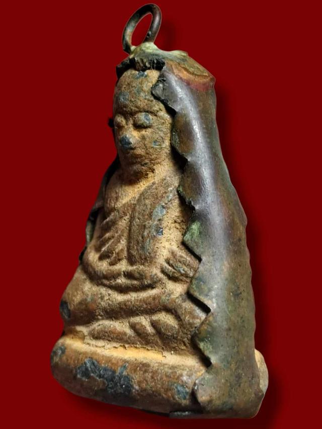 หลวงพ่อเงิน เปิดให้บูชาจ้า 2