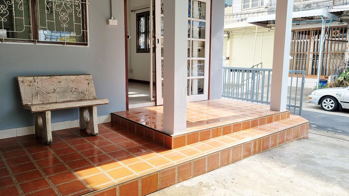 บ้านทาวน์เฮ้าส์ 3 ชั้น 6