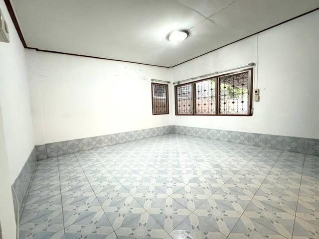 ให้เช่าบ้านเดี่ยว 2 ชั้น Home Office ซอยลาดพร้าว 64 เข้าออกได้หลายทางสุทธิสาร ร่มรื่นเป็นส่วนตัว เหมาะอยู่อาศัยหรือทำออฟฟิศ 3