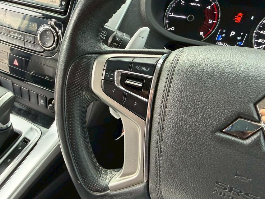 รถมือเดียว ไมล์ 12x,xxx หาได้ที่ไหนต้องคันนี้Pajero 2.4 GT Premium  NAVI ปี2017 สีดำ ดีเซล 13