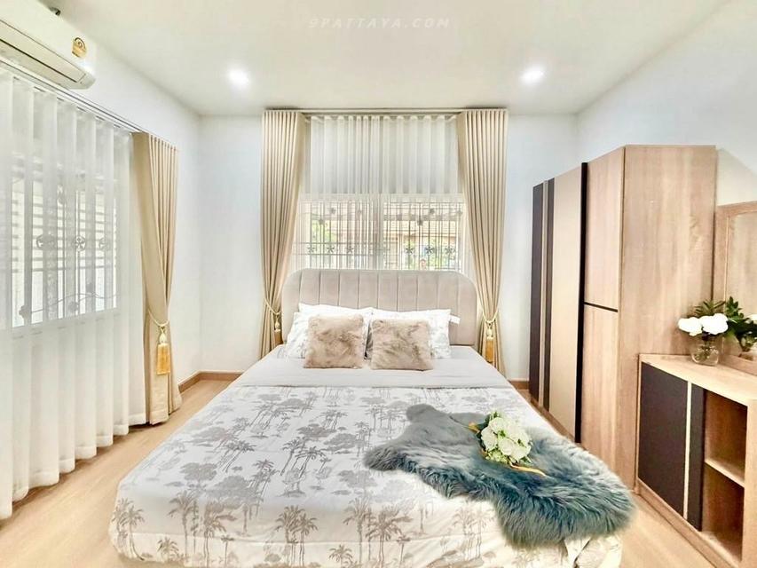 Brand-new modern pool villa for rent or sale near Mabprachan Lake, located on Soi Nern Plub Wan with convenient access to Siam Country Club Road. 8