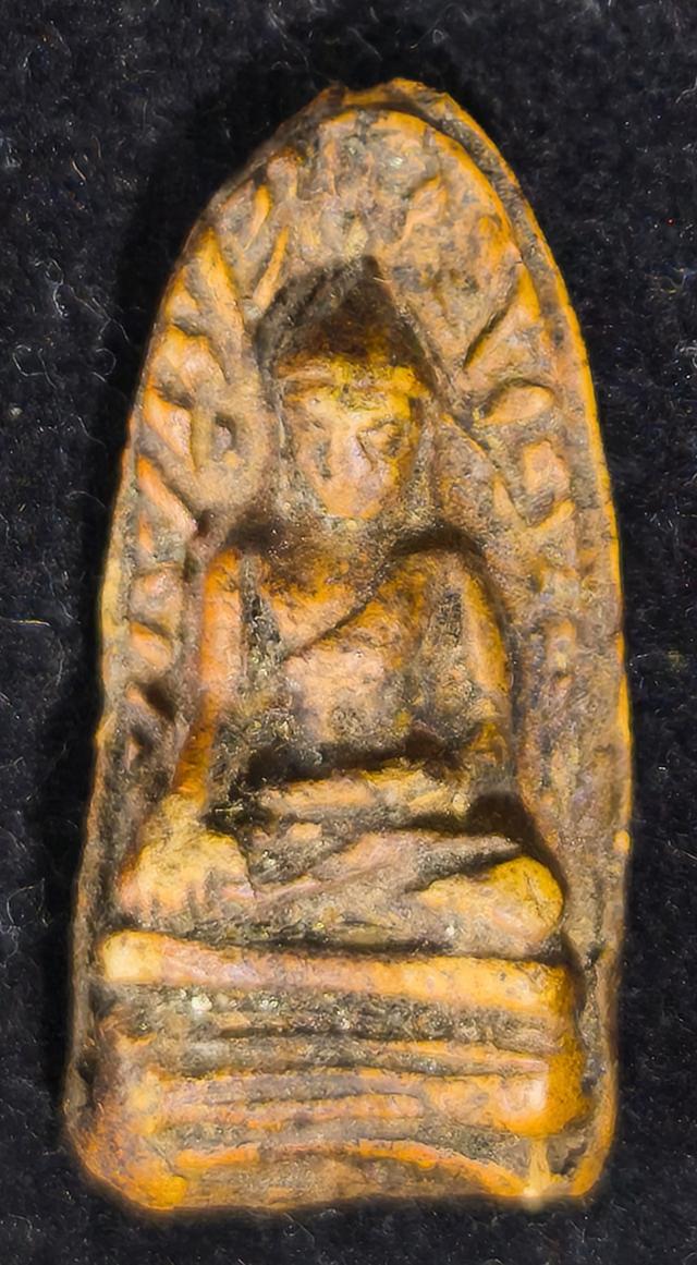 พระรอดพิมพ์กลาง-ใหญ่ กรุมหาวัน