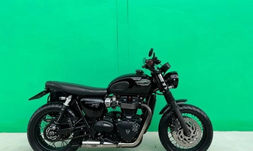 Triumph Bonneville 1200 T120 Black 1