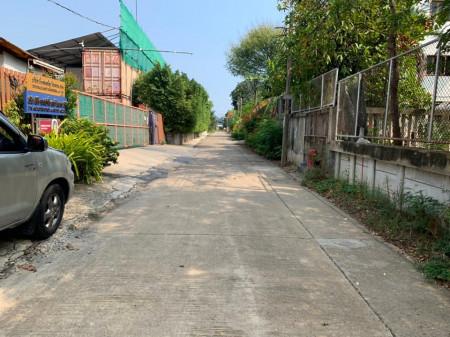 ขาย ที่ดิน สุขสวัสดิ์ 51 พระประแดง สมุทรปราการ 450 ตร.วา พื้นที่สีม่วง ใกล้ถนนใหญ่เข้าออกสะดวก เหมาะทำโรงงาน