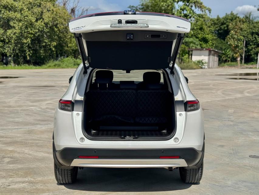 HONDA. HRV 1.5 e:HEV EL ปี 2022 เลขไมล์ 23,xxx km. สีขาว ออโต้