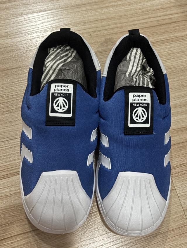 รองเท้าผ้าใบเด็กมือสอง