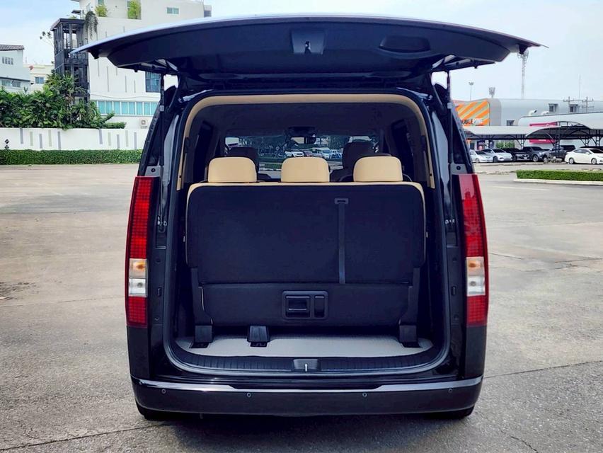 รหัสรถ PEAT550 🚐🚙HYUNDAI STARIA S ประตูไฟฟ้าคู่ สีดำ ภายในเบจ ปี 2 8
