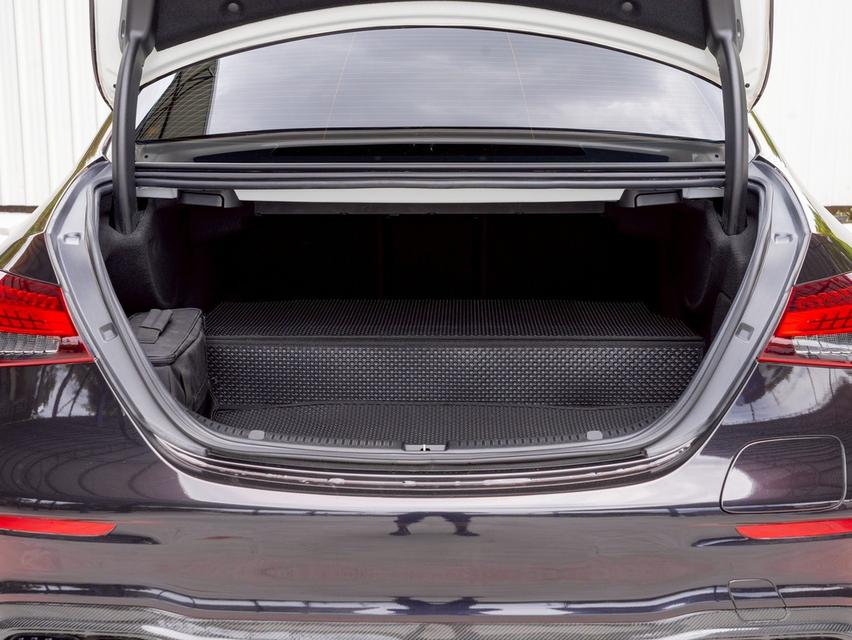 Mercedes-Benz E300e AMG ปี 2021 จด 23 เลขไมล์ 105,000 km.  19
