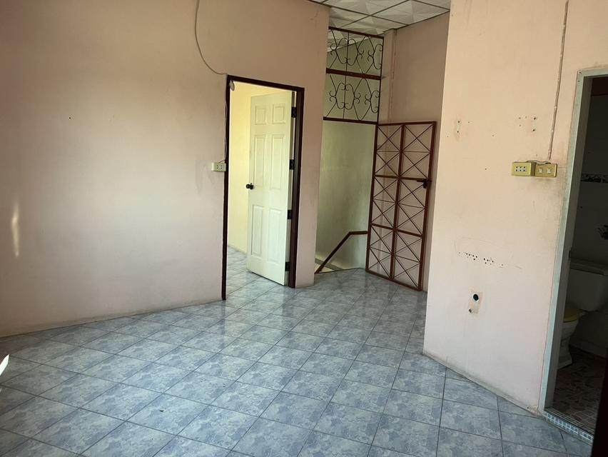 อาคารตึกแถว 2 ชั้น 2ห้องนอน 2ห้องน้ำ เขต แหลมฉบัง อ.ศรีราชา จ.ชลบุรี 8