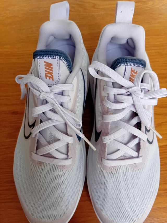 รองเท้าผ้าใบผู้หญิงไนกี้ Nike รุ่น AirZoom
