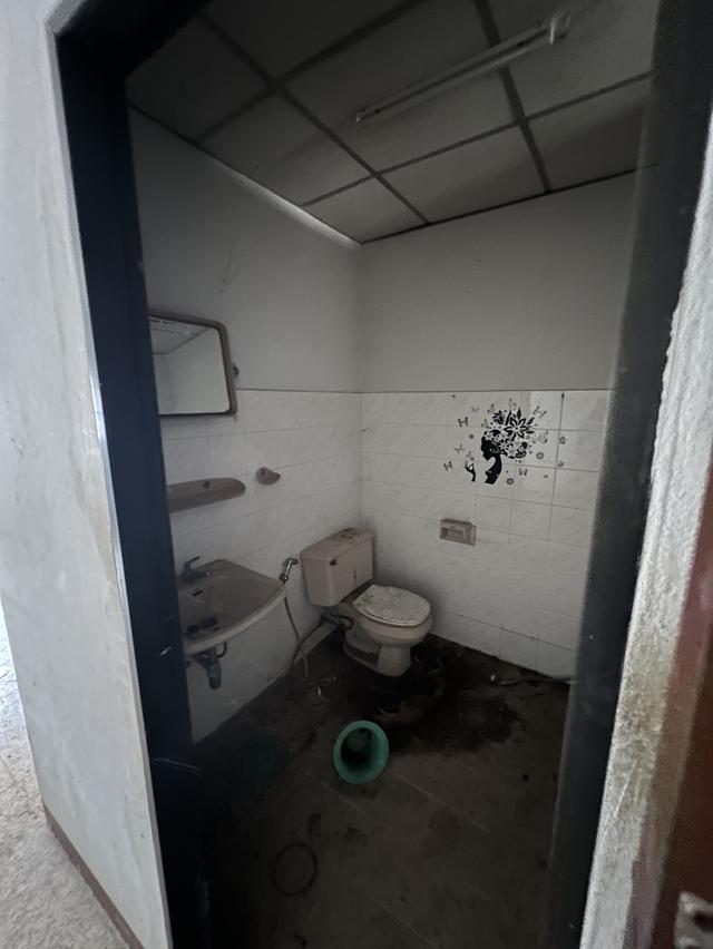 🧨 ถูกเหมือนได้เปล่า! ทาวน์เฮ้าส์ 3 ชั้น พื้นที่เยอะ จอดรถ 2 คัน 🚗 ม.อมรชัย 3 ซอย 7 เพียง 1.65 ลบ. 🔥 เจ้าของใจดี ฟรีโอนทุกบาท! 7