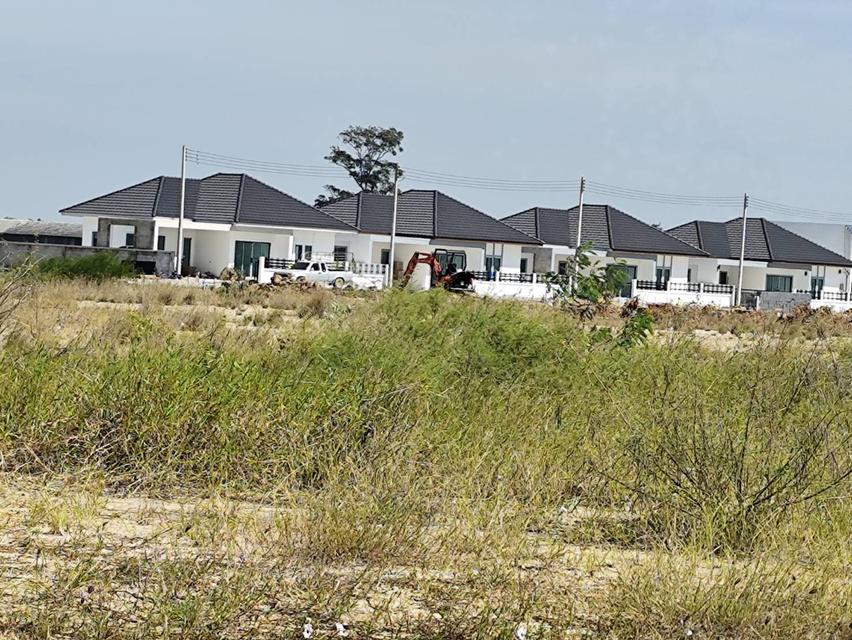 Sale large land 9.3 Rais suitable for projects or building house etc, can be subdivided Kamphaeng Saen District, Nakhon Pathom Province near Bangkok 9