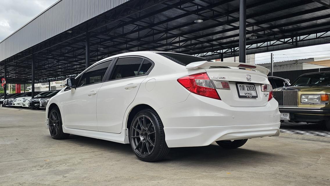 ขายรถ Honda Civic FB 1.8E Sedan ปี 2013 สีขาว เกียร์ออโต้ รูปที่ 4
