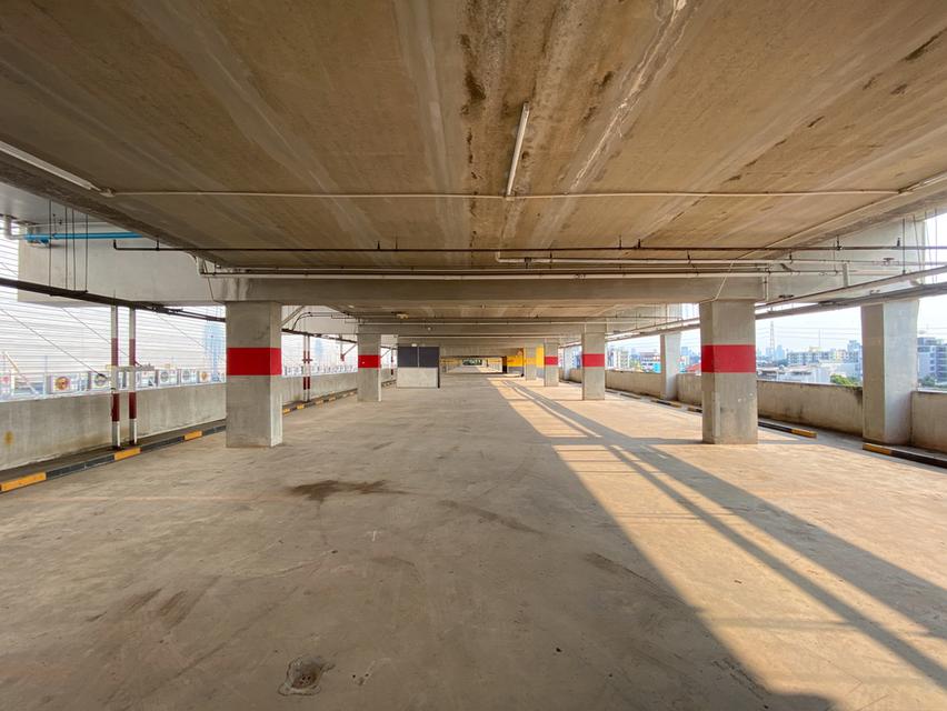 ให้เช่า อาคารสำนักงานขนาดใหญ่ แยกรัชดา-ลาดพร้าว — พื้นที่ 1,880 ตร.ม. ที่จอดรถ 400 คัน ติดสวนลุมไนท์บาร์ซา 2 ค่าเช่า 800,000 บ./เดือน 17
