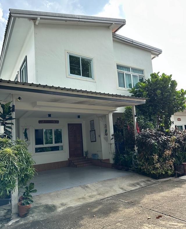 ขายบ้านเดี่ยว 2ขั้น หมู่บ้านรัตวรรณ2 ลำลูกกาคลองสี่ แถมฟรี รถBENZ S300 1คัน ลำลูกกา ปทุมธานี. 4