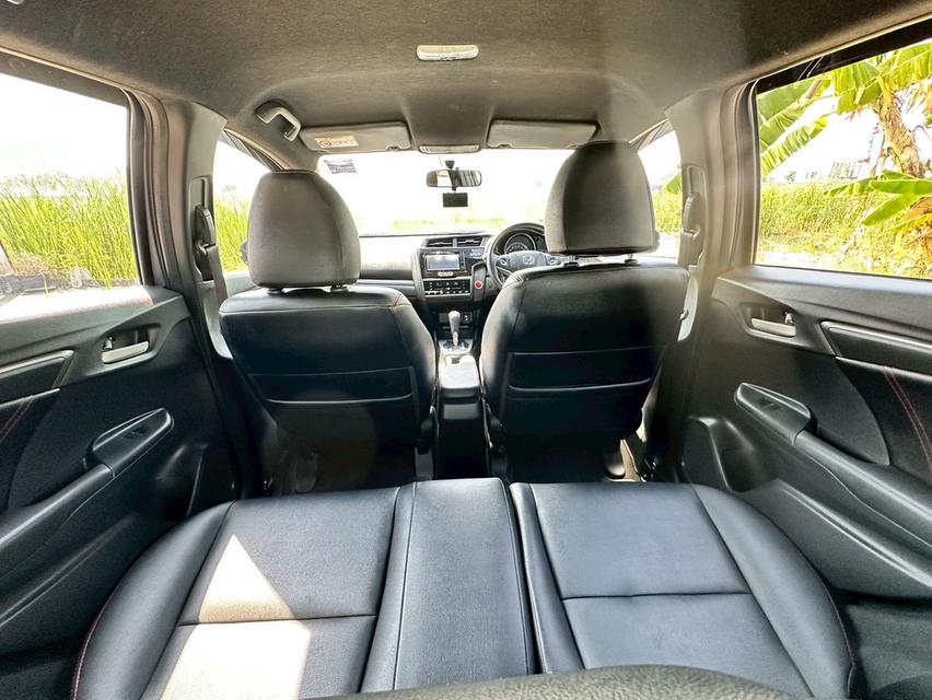 รถบ้านเข้าใหม่ ไมล์เพียง76,000โล เข้าศูนย์ตลอด มือเดียวออกห้างป้ายแดง สวย เดิม ราคาดี วารันตีหลังการขาย #HONDA NEW JAZZ 1.5RS (GK) ปี2019 สีเทา เกีย รูปที่ 7