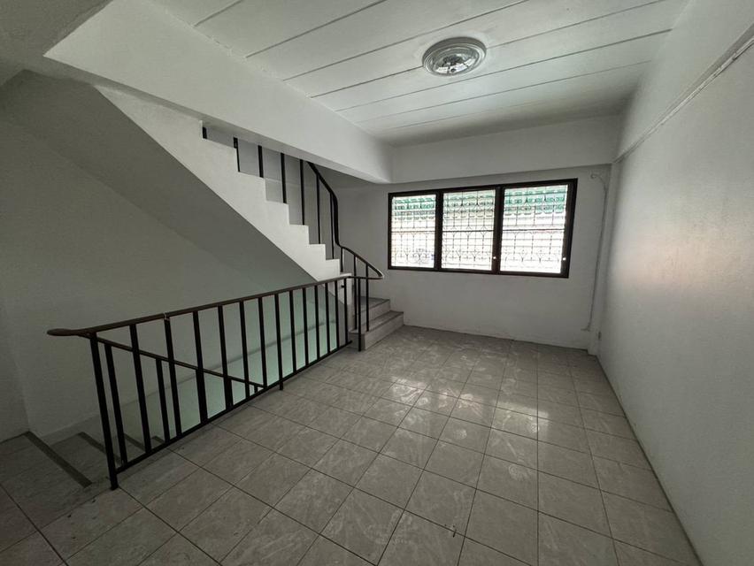 ให้เช่า อาคารพาณิชย์ 2 ชั้นครึ่ง หน้ากว้าง 4 เมตร ย่านรังสิต 6