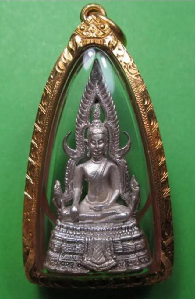 สมเด็จองค์ปฐมเลี่ยมทอง