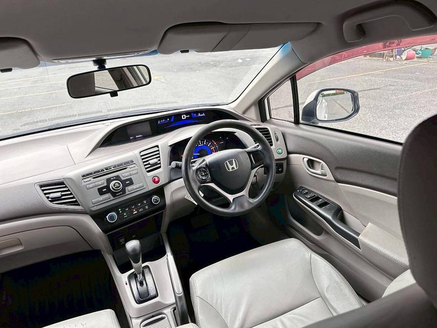 Honda Civic FB 1.8 S เกียร์ Auto สีขาว ปี 2013 10