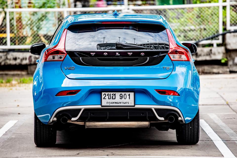 Volvo V40 T5 S 2.0 AT ปี 2015 สีฟ้า สภาพดีมากๆ  5