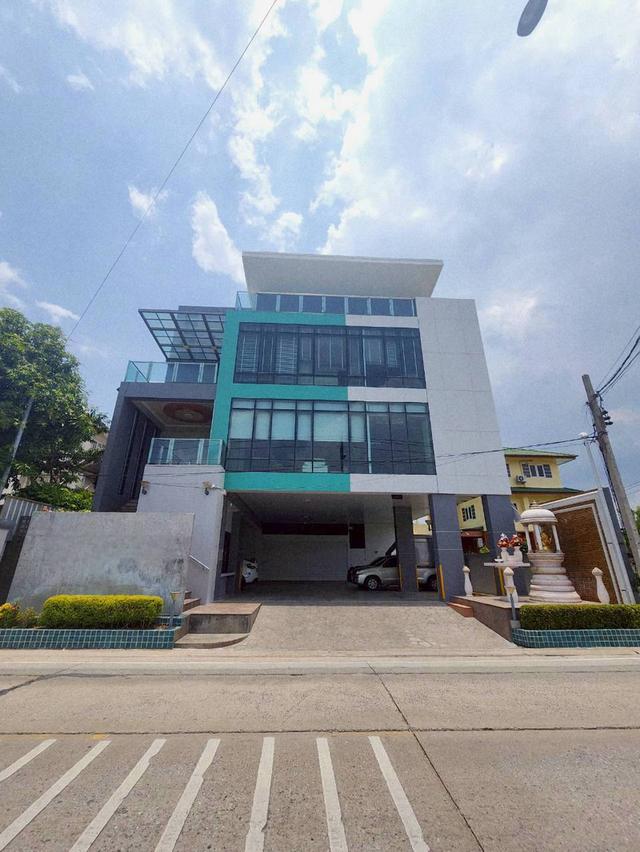 สำนักงาน 4 ชั้น  ย่านปากเกร็ด ติดถนนติวานนท์ 2