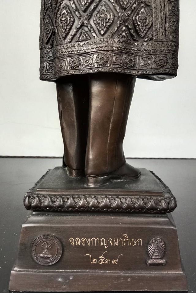 556.พระบรมรูปหล่อในหลวงรัชกาลที่9 พระบาทสมเด็จพระปรมินทรมหาภูมิพลอดุลยเดช(รมดำ) พร้อมใบสำคัญกำกับพระบรมรูป 13