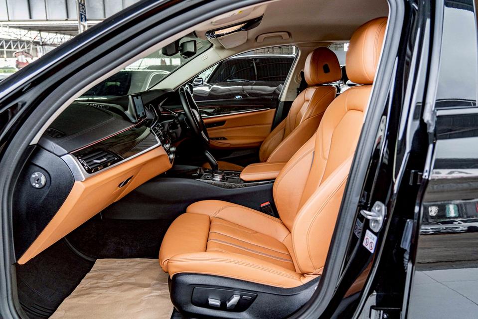 รหัสรถ NP3545 BMW 520D SPORT LINE 2019 14