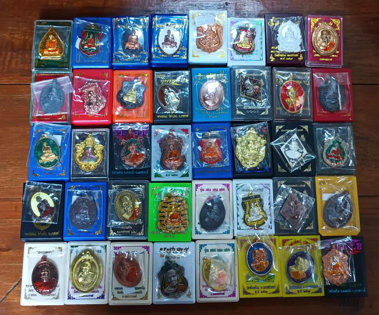 พระเหรียญหลวงพ่อพัฒน์ยกชุด 168 องค์มีนวะ 2 เหรียญล้วน 4