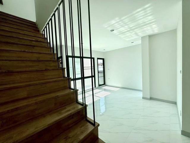 ให้เช่า โฮมออฟฟิศ 3 ชั้น สไตล์ Modern Luxury ซอยลาดพร้าว87 ทำเลอยู่ใกล้ CDC 10