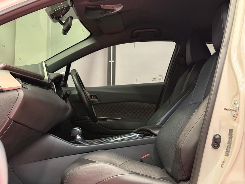 2019 TOYOTA CHR 1.8 MID รุ่น TOP เบนซิน รถมือเดียวออกป้ายแดง รถวิ่งน้อย สภาพป้ายแดง รถไม่เคยมีอุบัติเหตุ รูปที่ 13