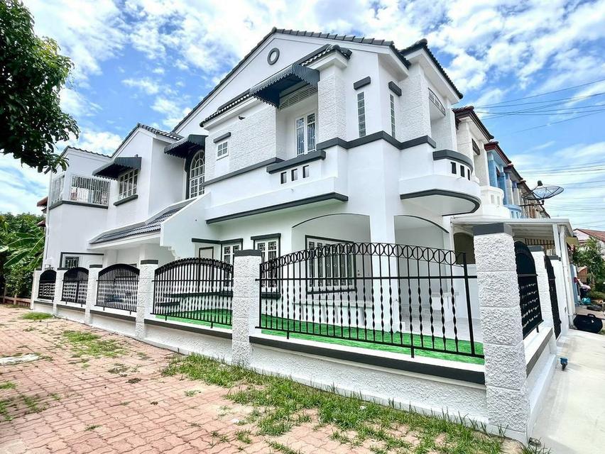 หมู่บ้านบุศรินทร์ บางบัวทอง ใกล้แยกบางพลู ทาวน์เฮ้าส์ 2 ชั้น หลังมุมตกแต่งใหม่พร้อมอยู่ เส้นตลาดบางบัวทอง-แยกบางพลู 3