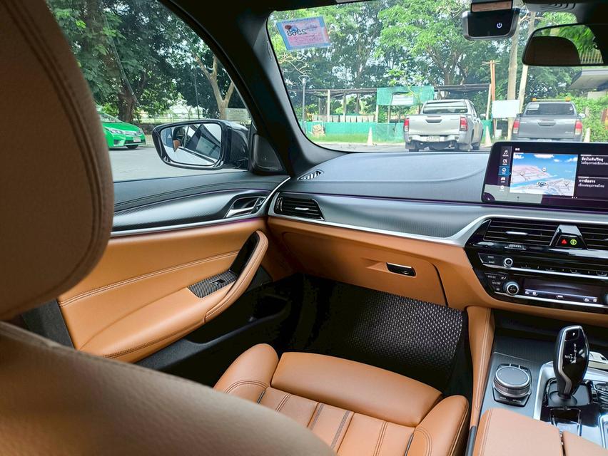 รถเข้าใหม่! BMW 530e M Sport LCI ปี 2021 สีขาว 12