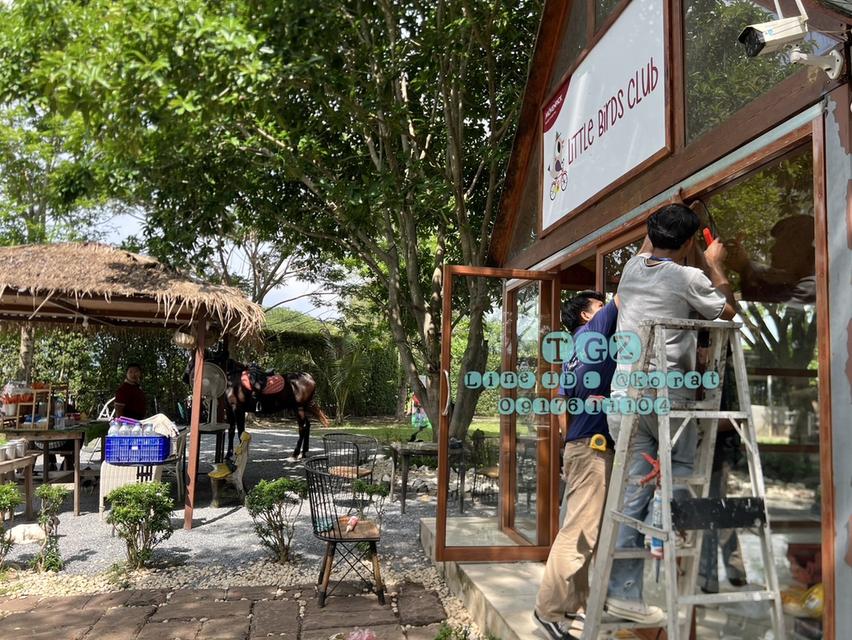 ประตูกระจกอลูมิเนียม