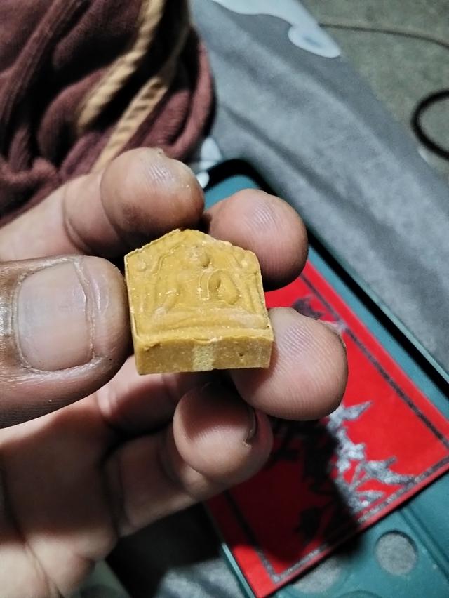 พระขุนแผนหลวงพ่อรวย พิมพ์เล็ก ปี 2539 เนื้อผง วัดตะโก จ.อยุธยา หายากมากๆ น่าบูชามากๆครับ