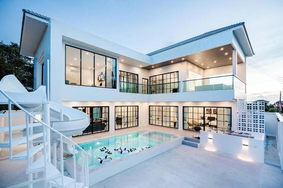 For rent pool villa style modern 2 storey beachfront Pattaya Najomtien  1