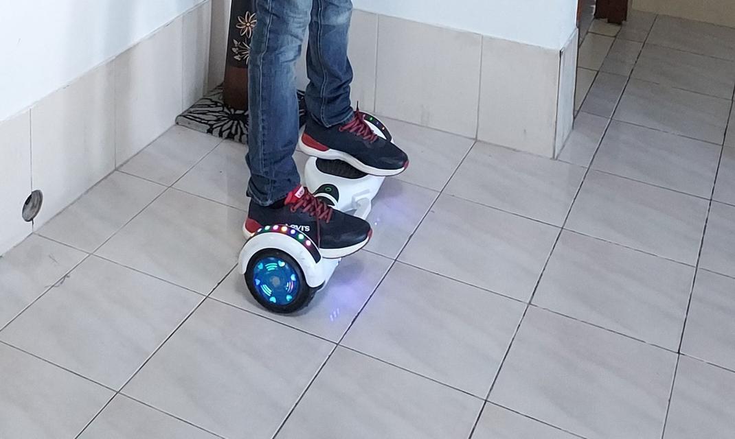 Electric pressure cooker new in box packing. only 1200 bhat. Electric howerboard/segway only 1000 bhat