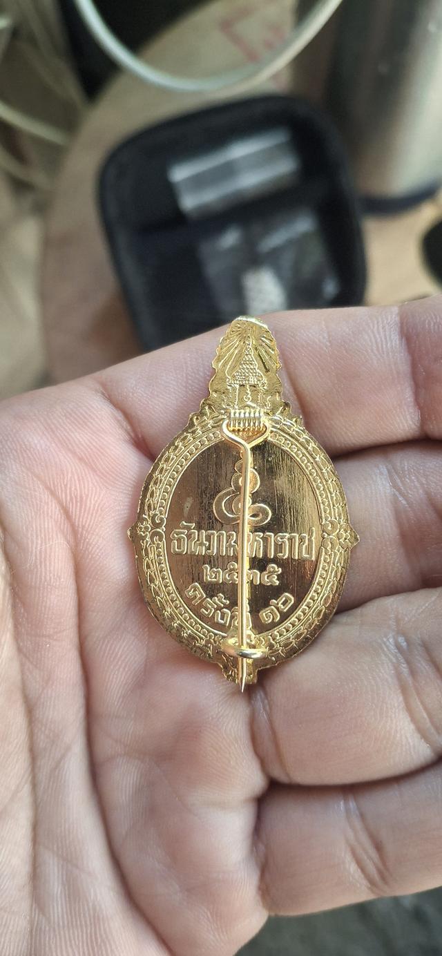 เข็มกลัดกะไหล่ทองรัชกาลที่ 9 ครั้งที่ 16 ปี 2535 รูปที่ 3